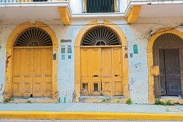 Casco viejo yellow doors